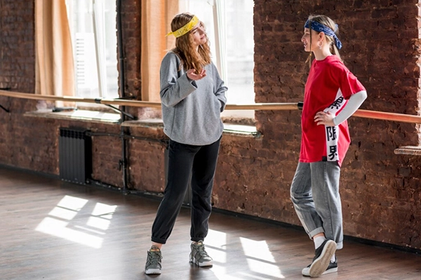 Alumnas en Baile para adolescentes en Valencia dentro de una clase en estudio