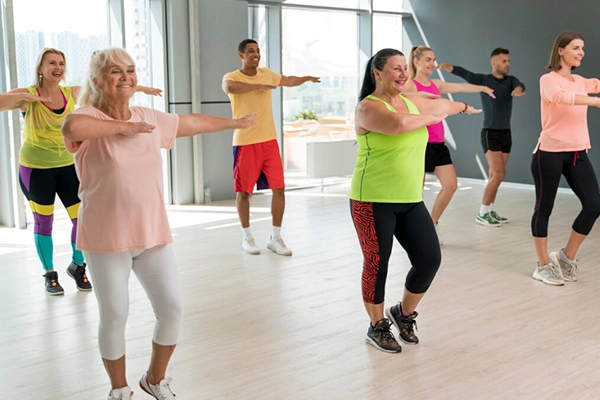 Grupo en Centro de baile en Valencia durante una clase dinámica