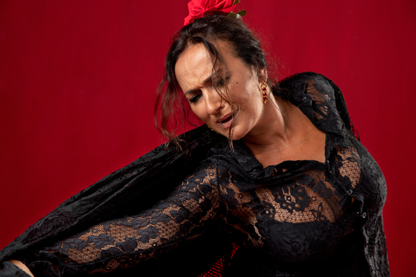 Bailaora en clases de flamenco en Valencia